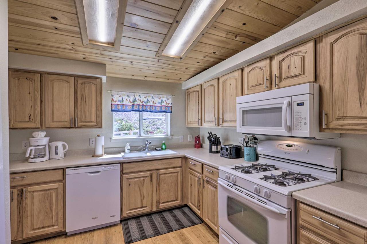 Rustic Bullhead City Retreat With Porch And Views 외부 사진